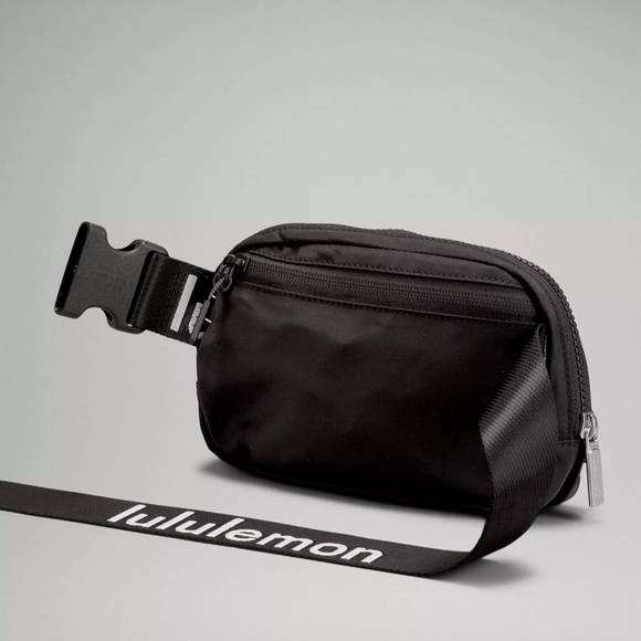 LAST ONES!! 🆕 NWT EXTENDED STRAP lululemon everywhere belt bag - black/white - Picture 14 of 15